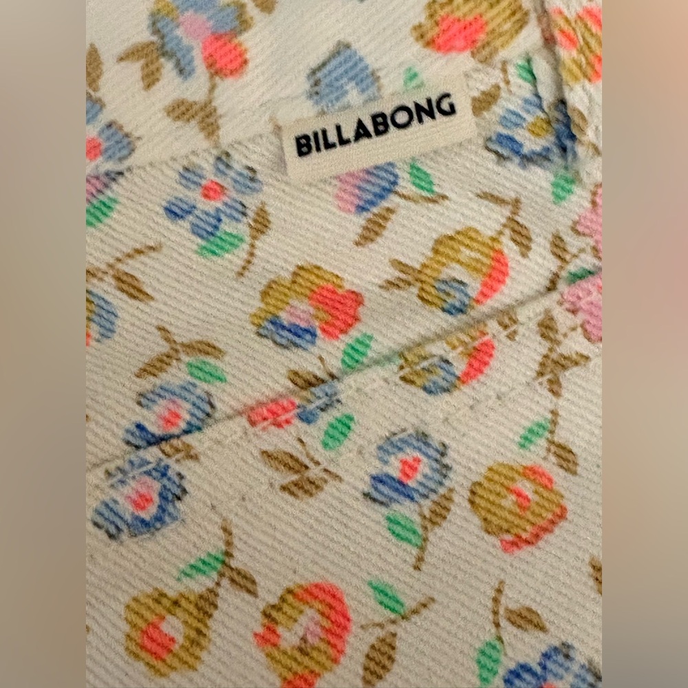 BILLABONG LITTLE FLOWERS JEAN SHORTS NWOT WOMEN SIZE 26 SUPER CUTE SEE PICS - Picture 6 of 8